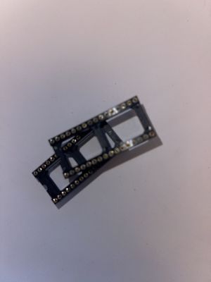 7A-28
Base para circuito integrado de 32 pines
