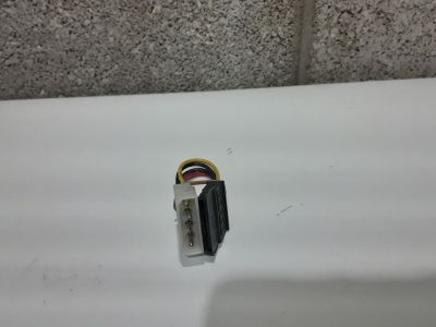 4D-33
conector de corriente de IDE a SATA
