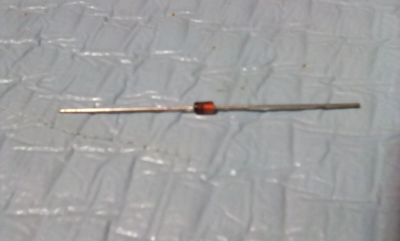 7A-05
Diodo Zenner 24 v
