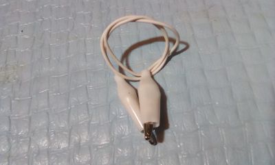 4D-06
Caimanes Dobles C/Cable Blanco
