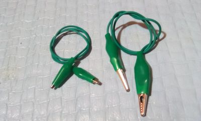 4D-06
Caimanes Dobles C/Cable Verde
