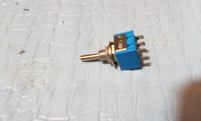 7A-12
Toggle SW  3 Posiciones 
